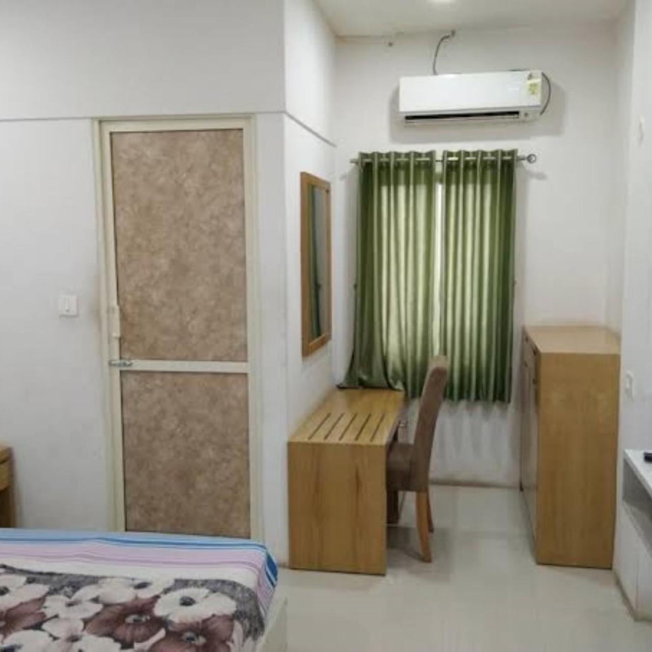 Hotel Divya Jyot Residency Bhuj Esterno foto