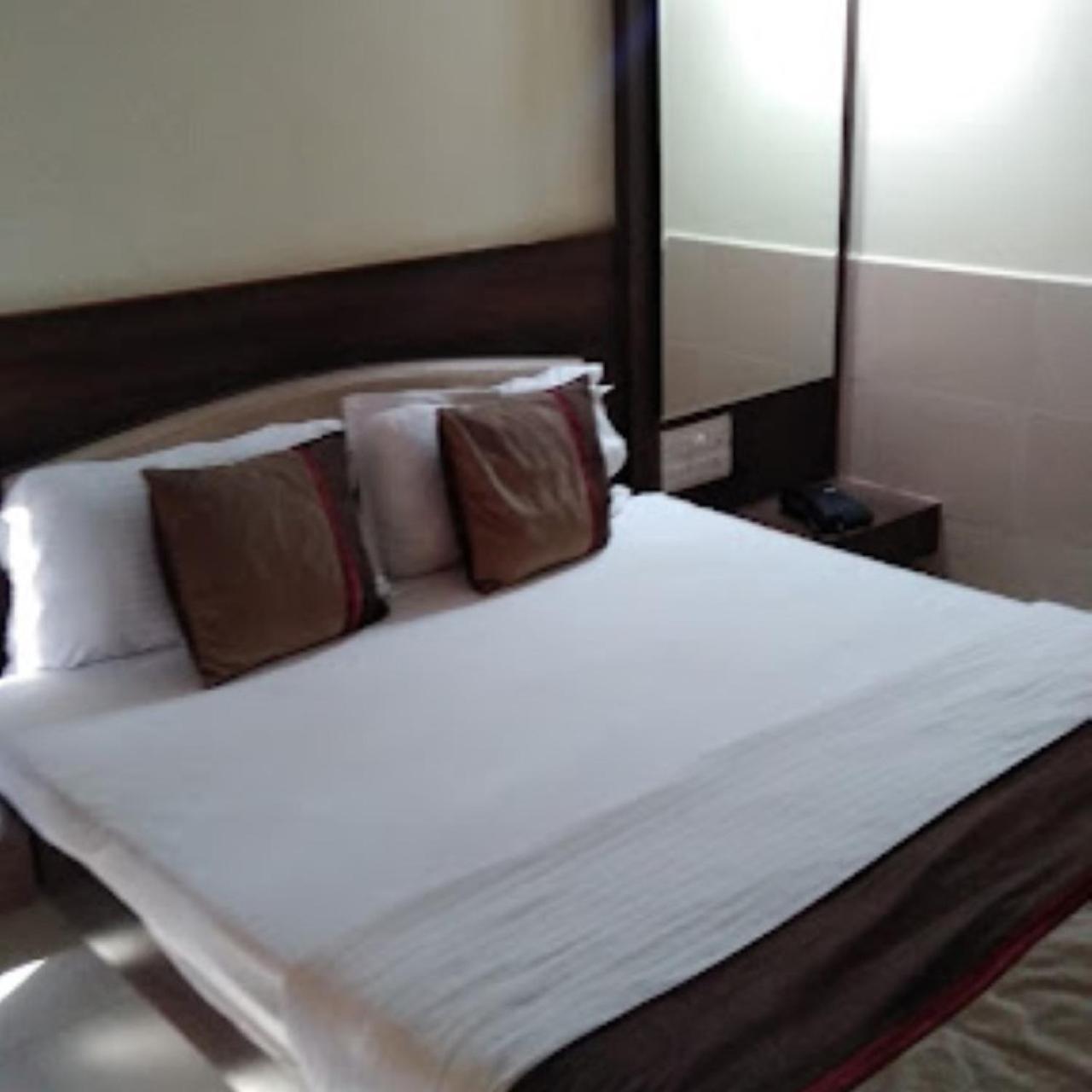 Hotel Divya Jyot Residency Bhuj Esterno foto