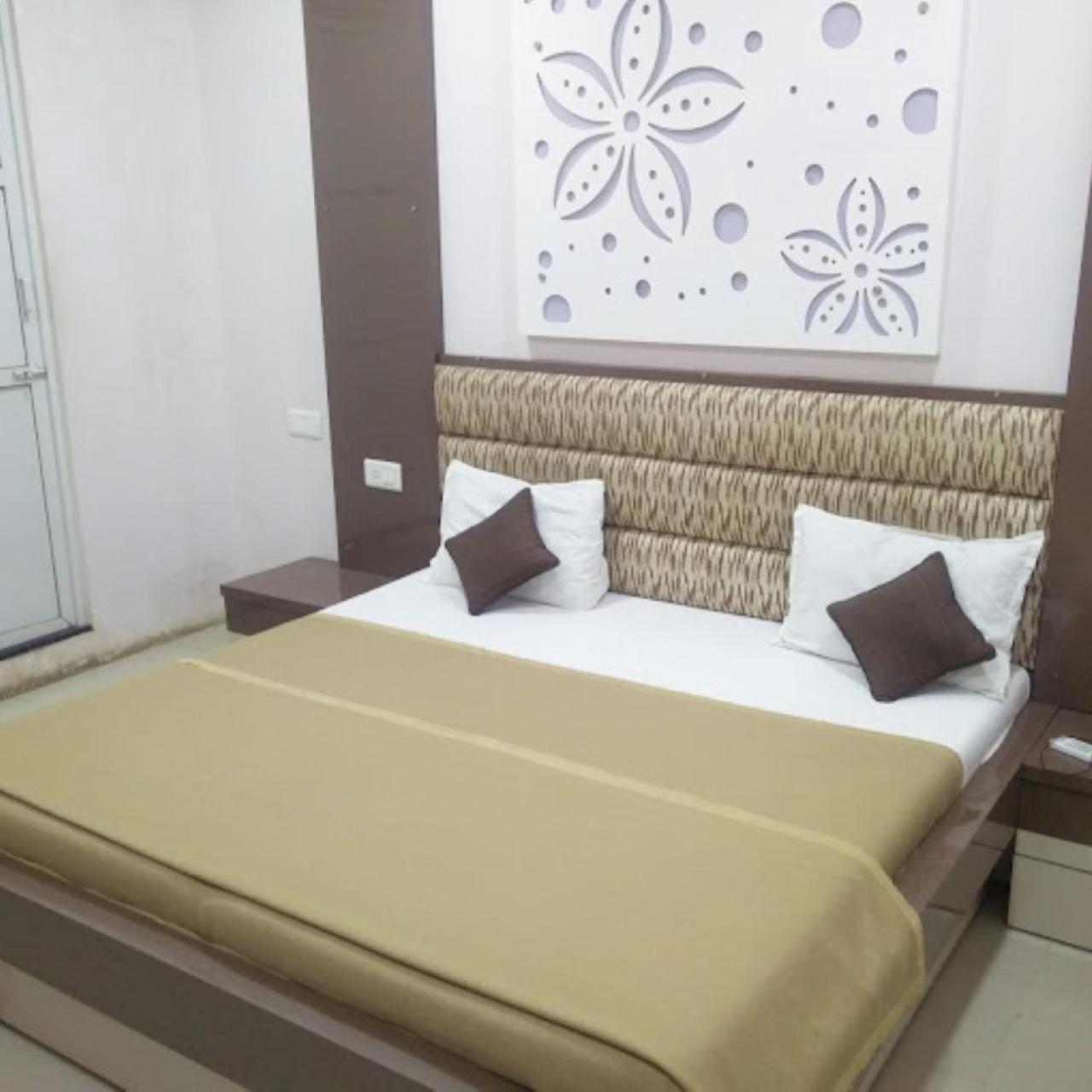 Hotel Divya Jyot Residency Bhuj Esterno foto